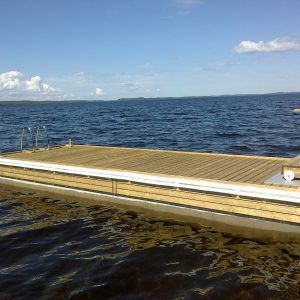 Betongponton B12 med högt trädäck