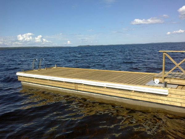 Betongponton B12 med högt trädäck